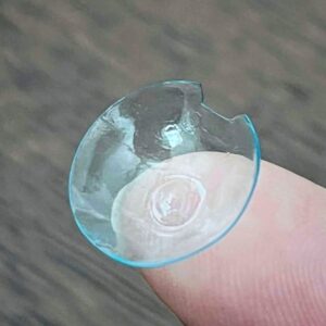 ミクロスブログ　ソフトレンズ　割れている　どアップ